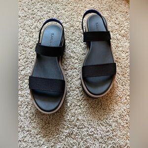 Rothy’s Platform Sandals light weight in SZ 9.5 in gently used condition